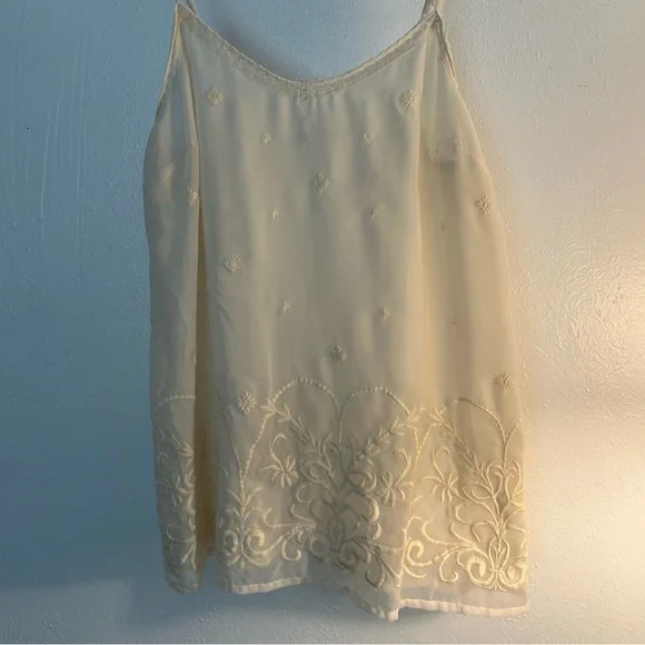 Vintage Old Navy Cream Floral Embroidered Tank Blouse - Picture 4 of 10